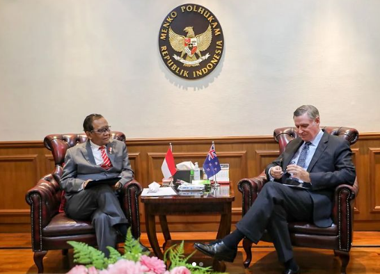 mahfud md dan Kevin Burnett mahfud dan kevin