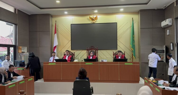 Kusumayati Saat Jalani Sidang di PN Karawang